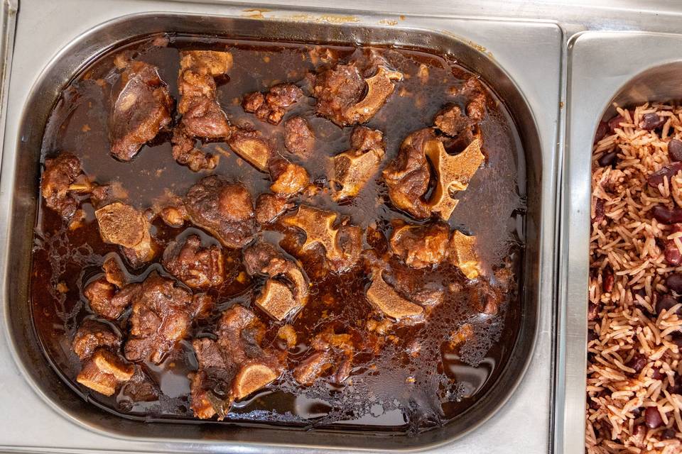stewed meat tray with rice and peas