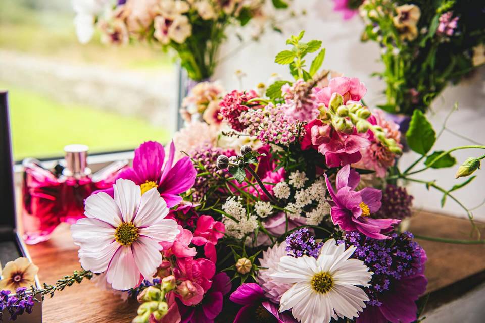 Seasonal wedding flowers