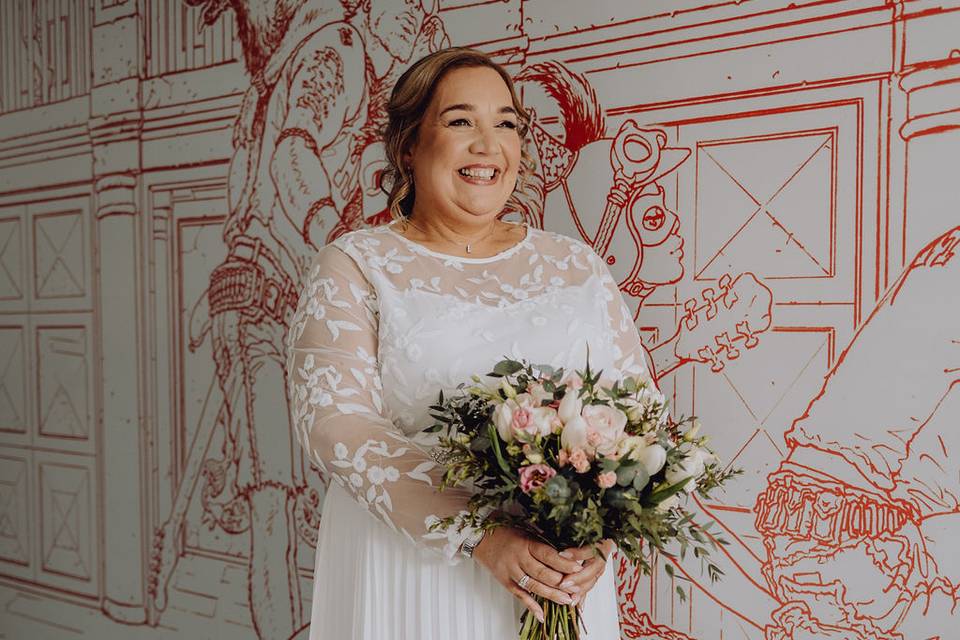 Blush and ivory bride