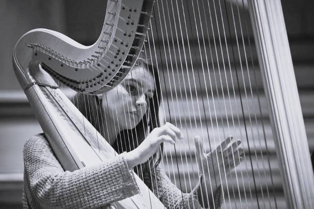 Aoife Miralles, Harpist