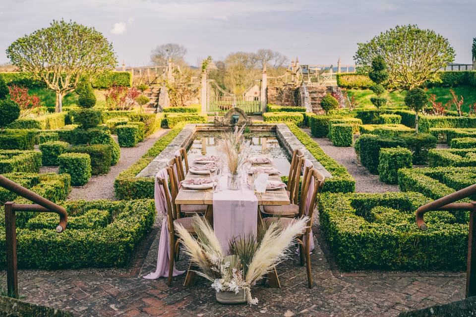 Dine in the sunken gardens