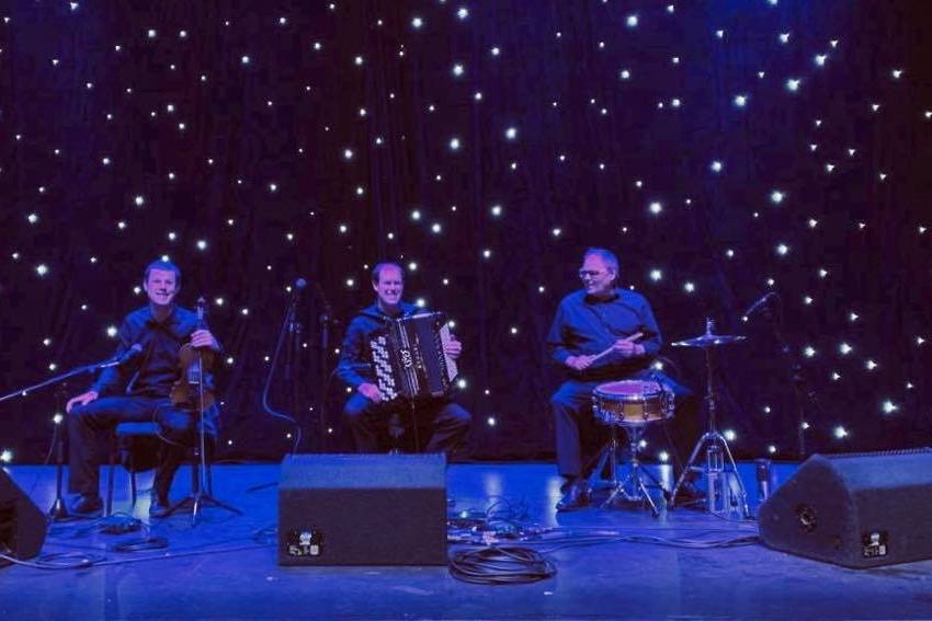Music and DJs HotScotch Ceilidh Band 3