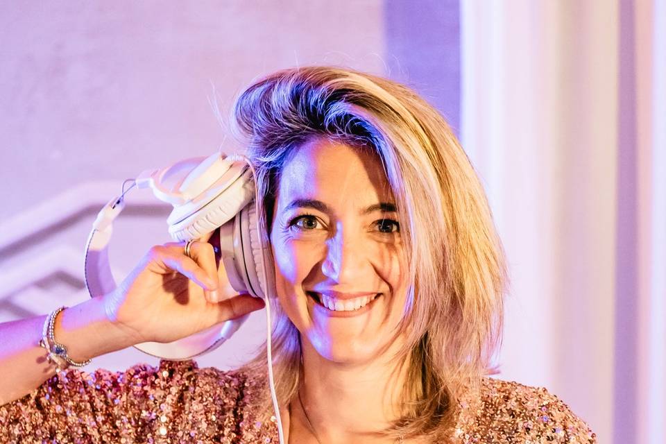 DJ WOMAN