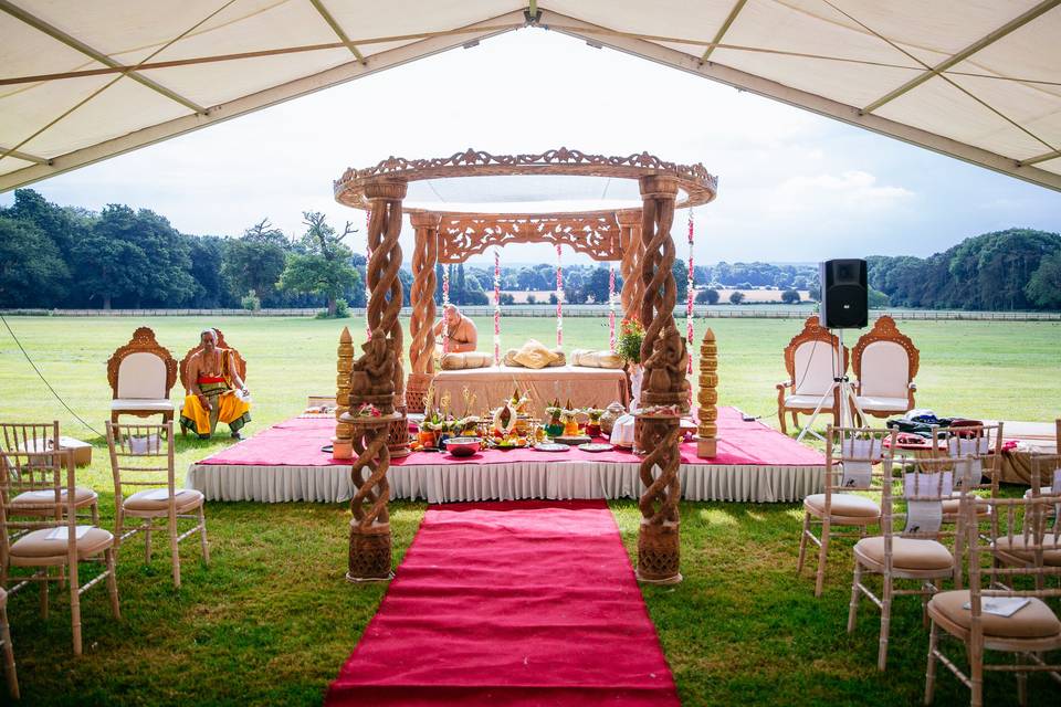 Indian wedding on rolling lawn