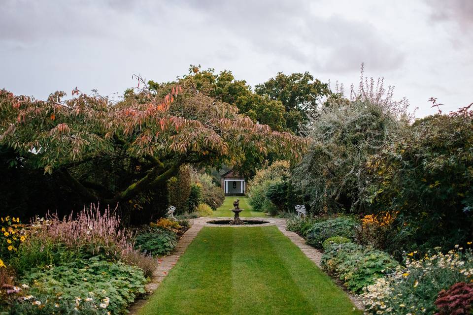 Nature's own aisle to Temple