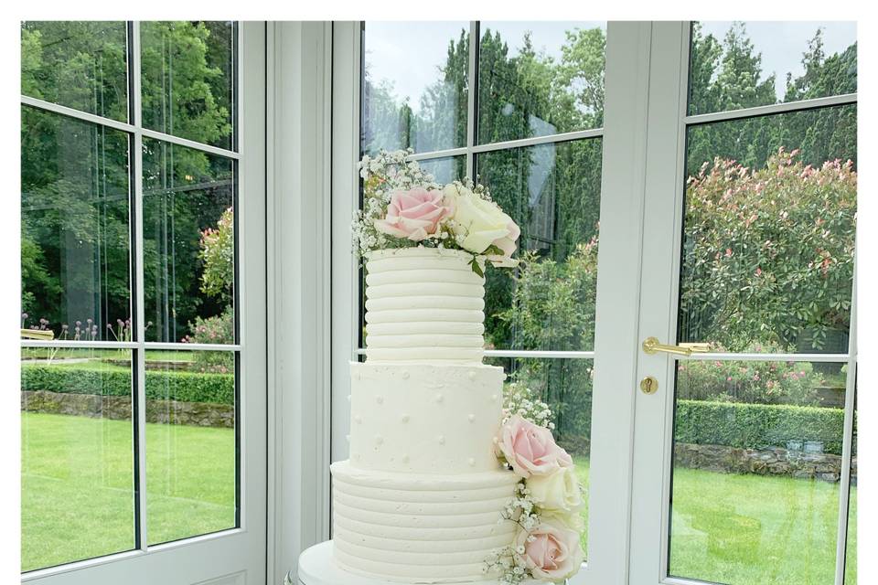 3 tier buttercream iced cake