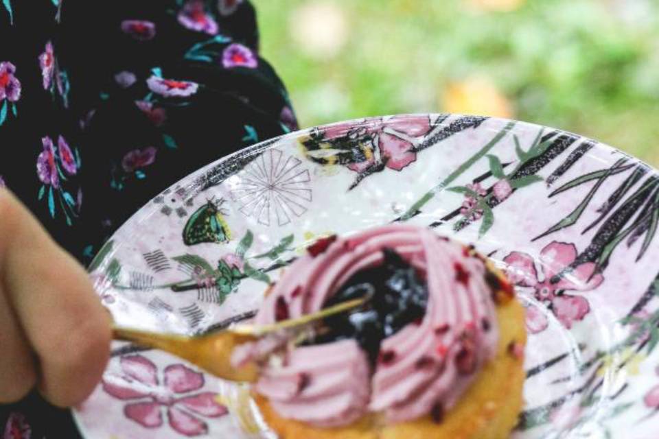 Pretty cakes, pretty plates