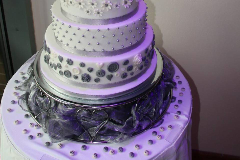 Grey Buttons and Daisy Cake