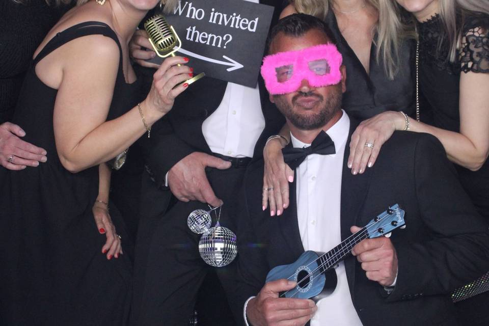 Group in the mirror Photobooth