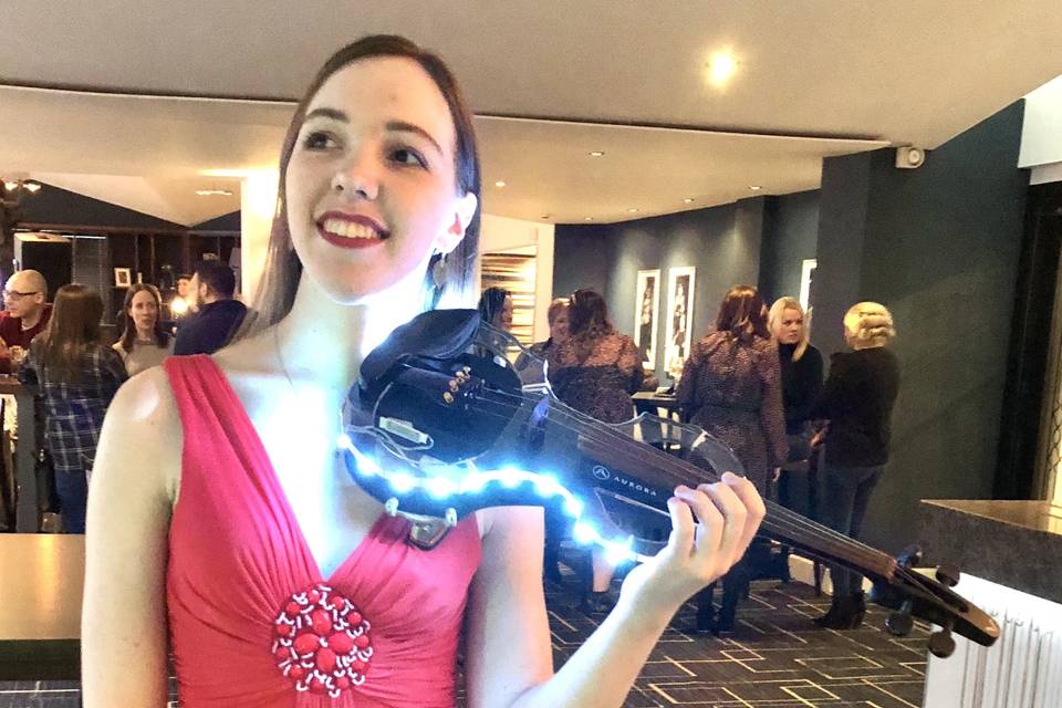 Solo electric violinist