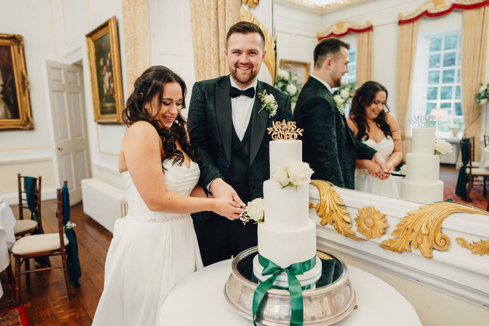 3 tier cake with fresh flowers