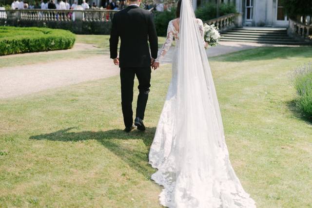 Weddings: Unposed, Calm