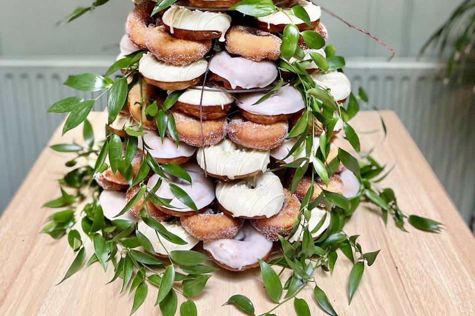 Doughnunt tower no top cake