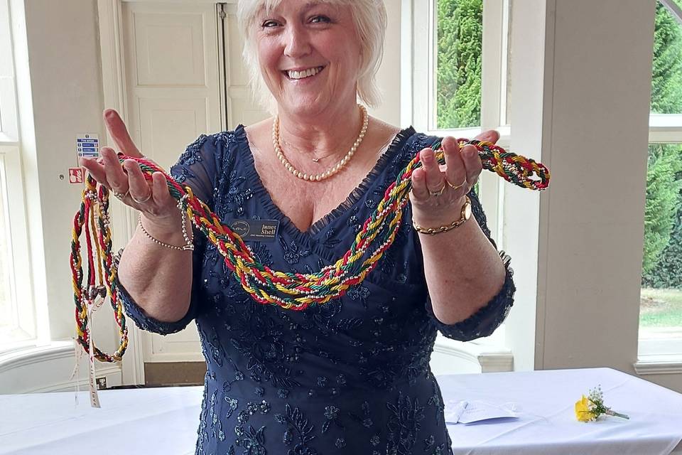 Holding the handfasting