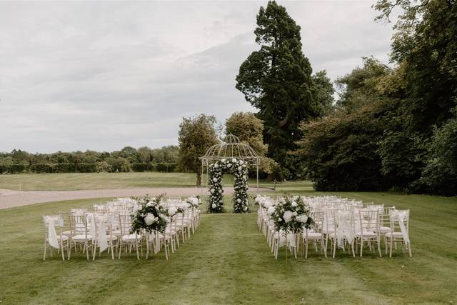 Outdoor Lawn Ceremony