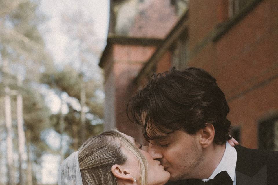 The dip kiss