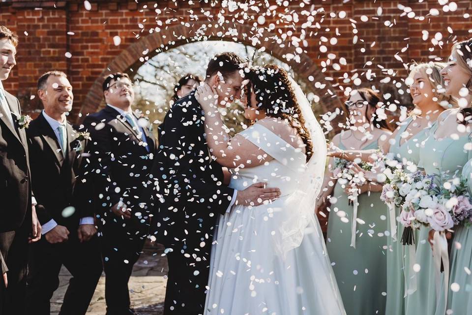 Confetti throw