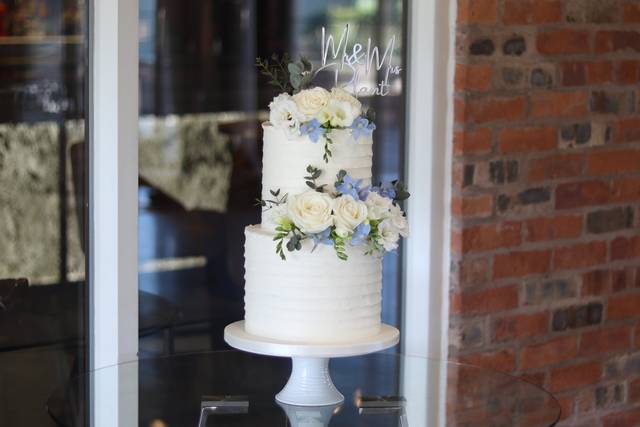 Rustic buttercream wedding cak
