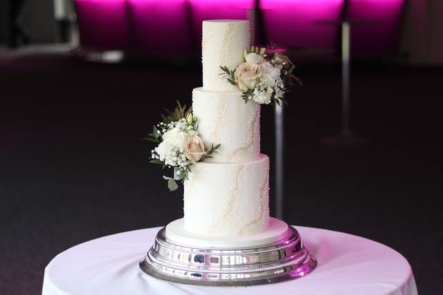 Pearl wedding cake
