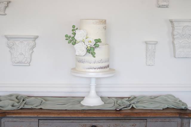 Semi-naked wedding cake