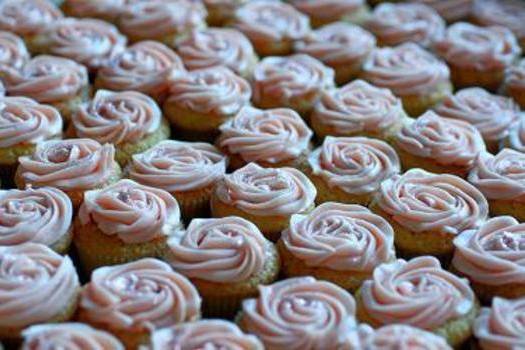 Glittery rose cupcakes