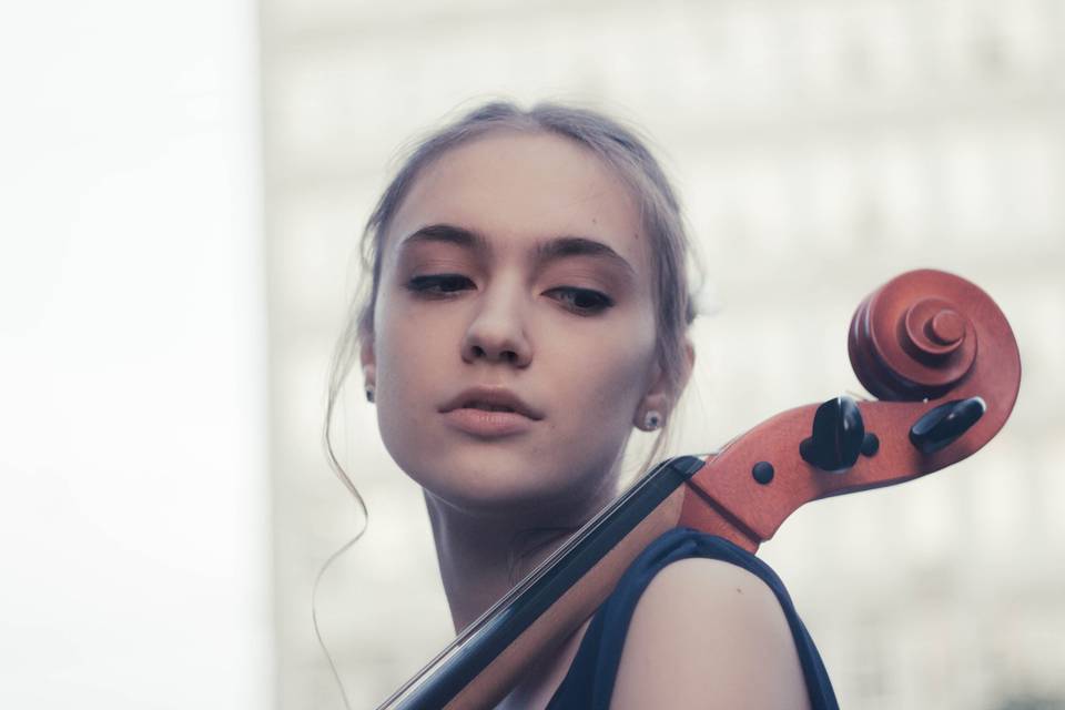 Arina Brovanova - Cellist & Pianist