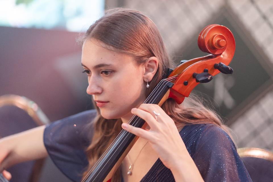 Arina Brovanova - Cellist
