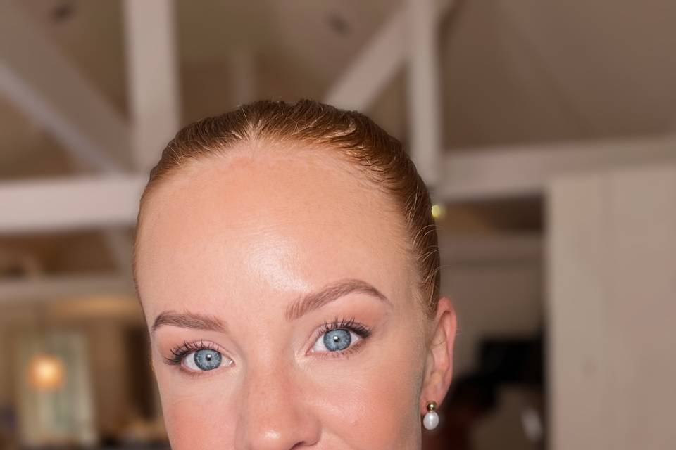 Makeup for blue eyes