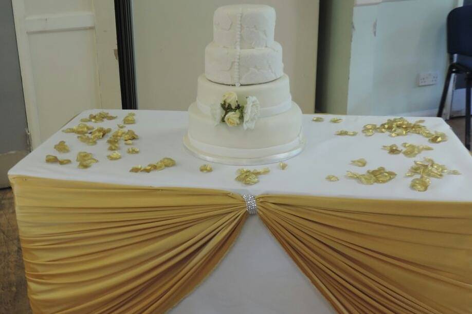 Gold cake table decor
