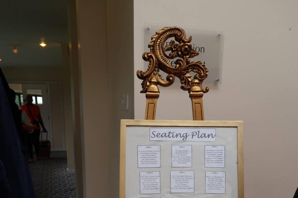 Seating Plan with Gold Easle