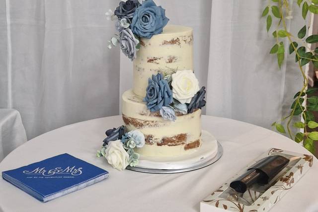 Semi naked wedding cake