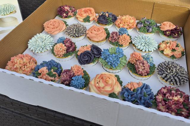 Floral Wedding Cupcakes