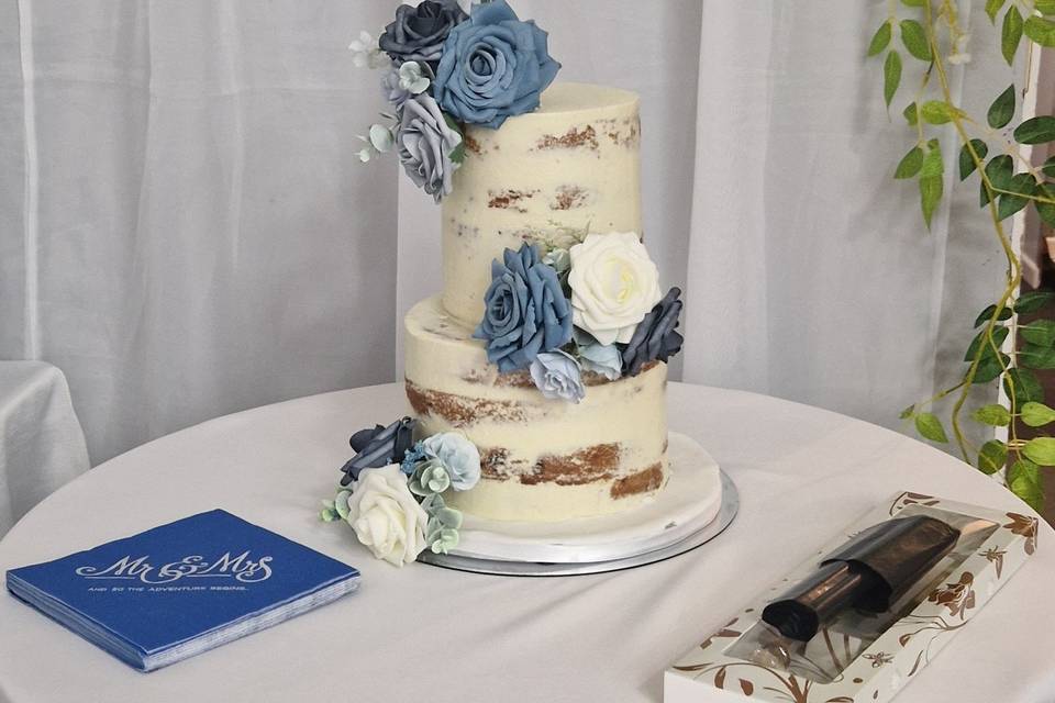 Semi naked wedding cake