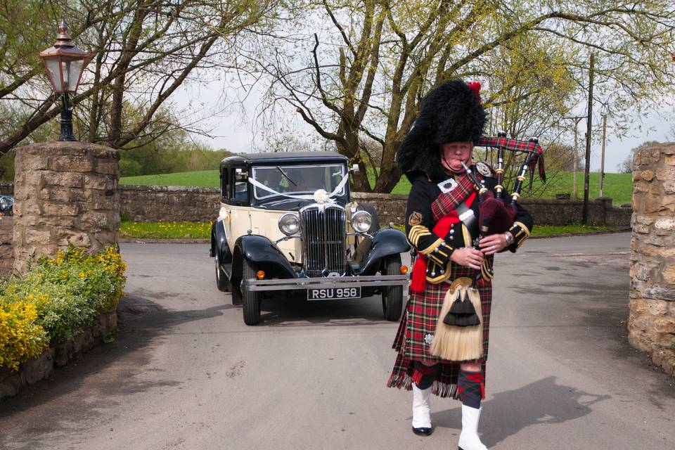 Vintage wedding car hire