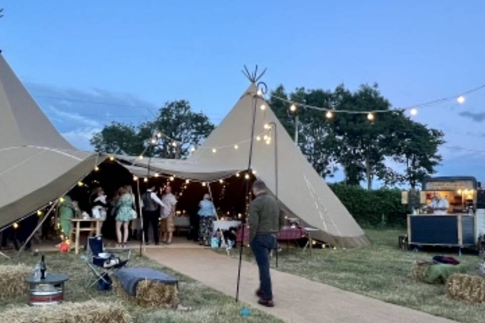 Tipi wedding with HB