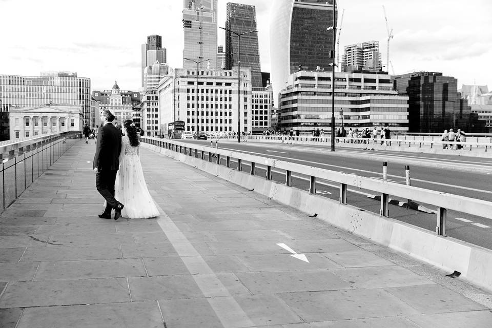 Wedding couple London Bridge