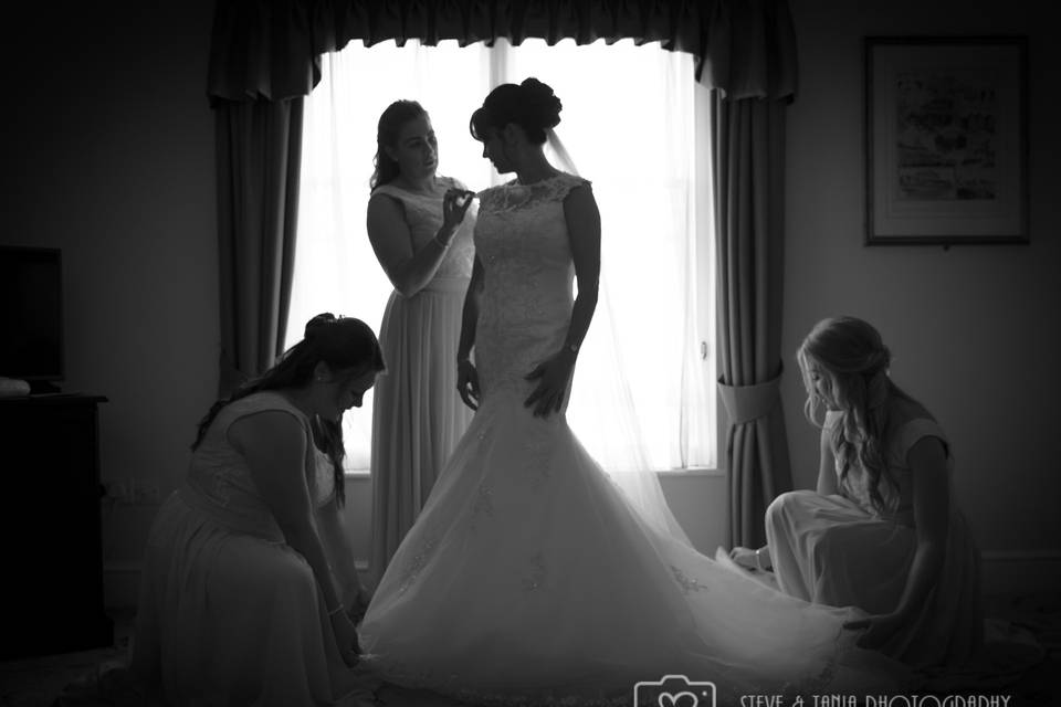 Getting ready - Steve and Tania Photography