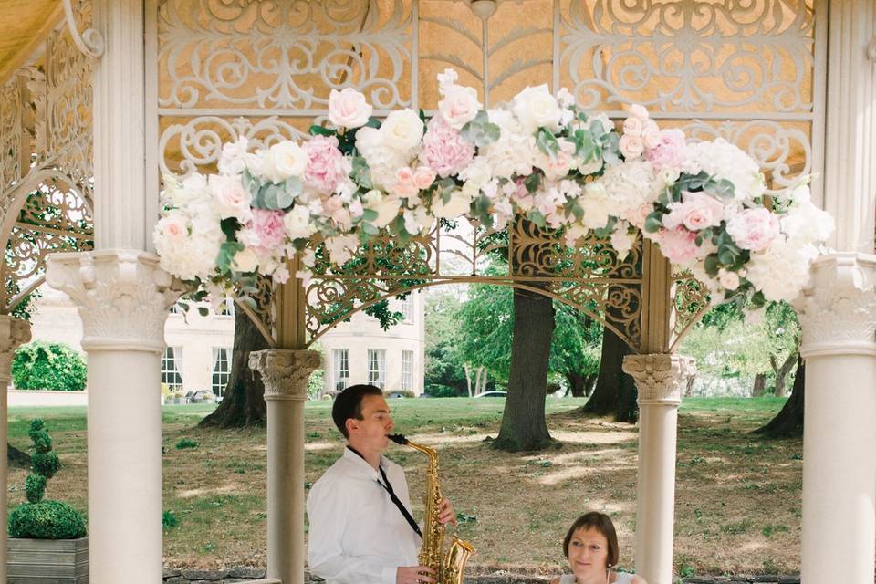 Romantic music in the arbour