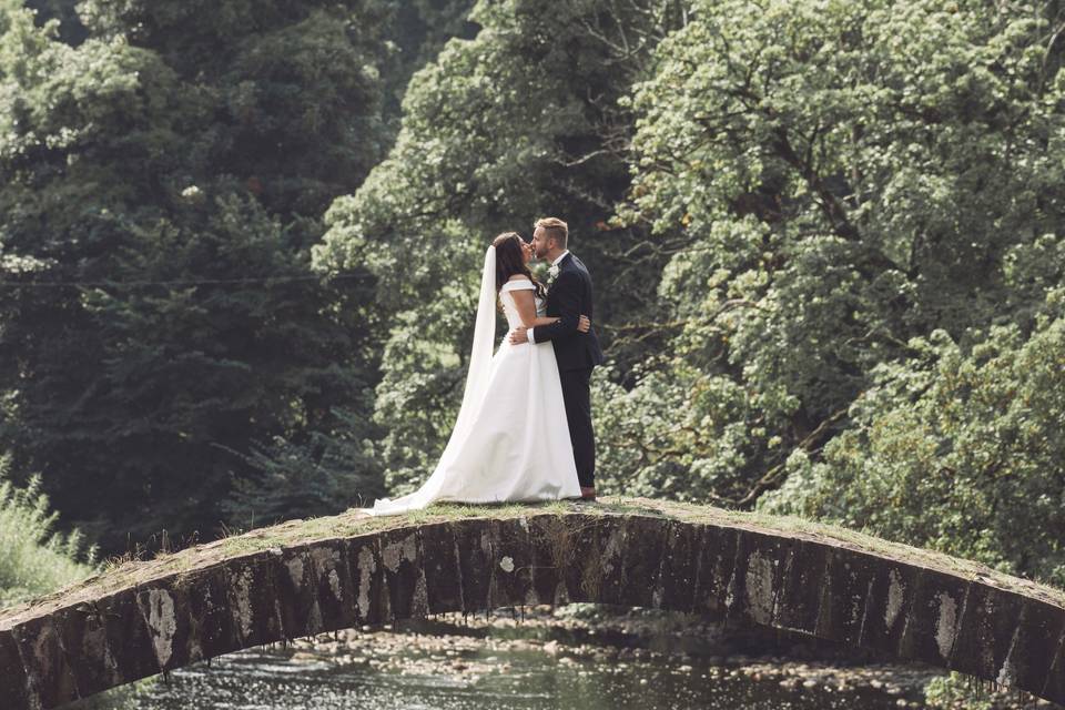 Cromwell Bridge Wedding Photo