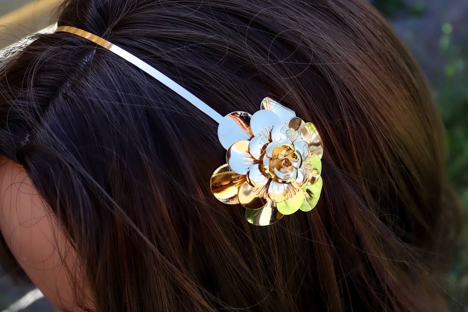 ALICE METAL FLOWER HAIR HOOP