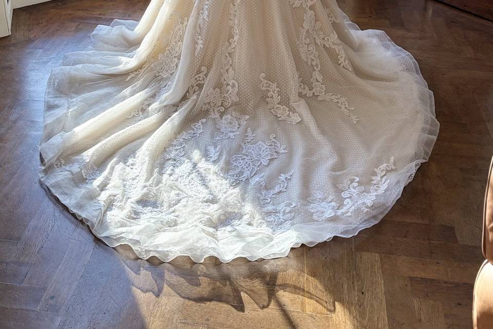 Dresses to buy or hire