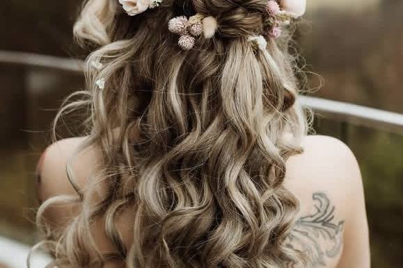 Boho hair ideas with flowers