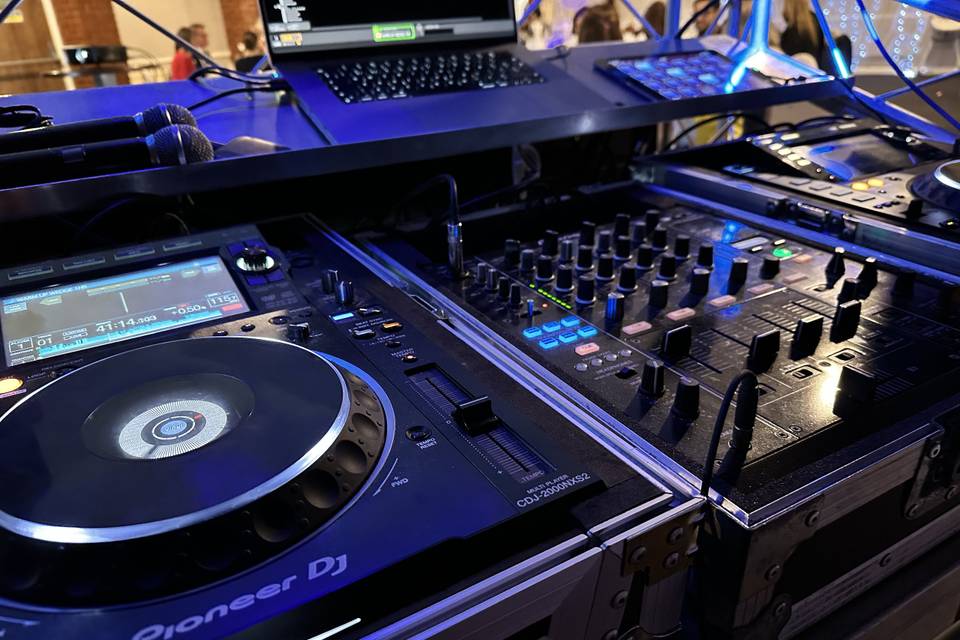 Wedding DJ & karaoke services