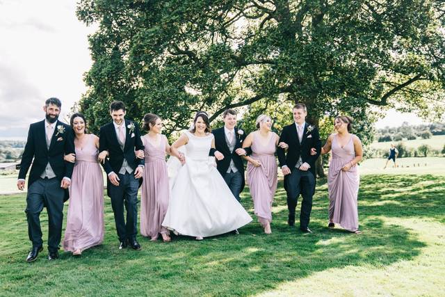 Walking arm in arm - The Cotswold Photography Company