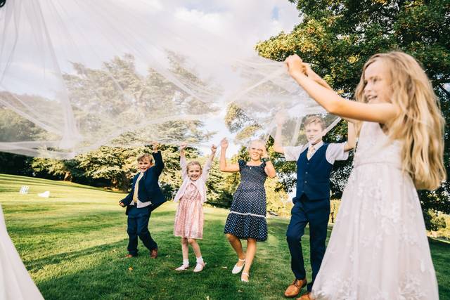 Children lifting the veil - The Cotswold Photography Company