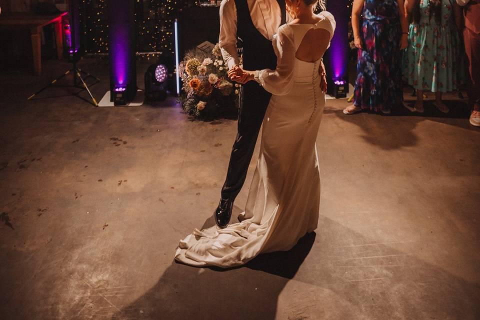 Hidden River Barn - Couple