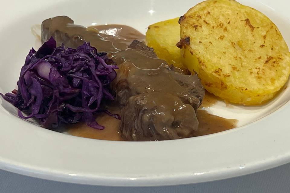 Slow Cooked Beef in Red Wine w