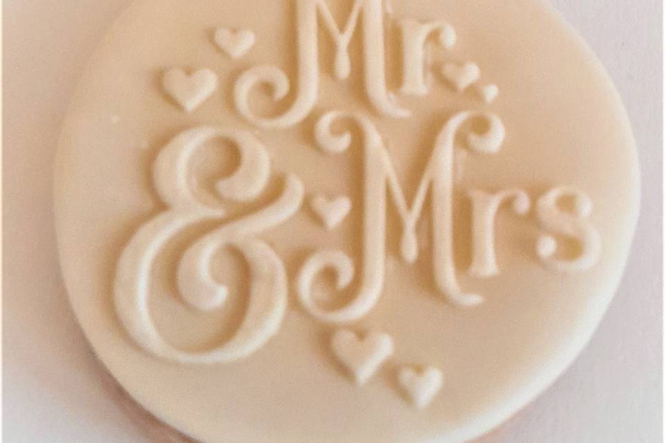 Mr & mrs biscuit favour