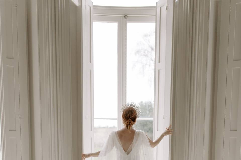 APHRODITE Bridal Cape