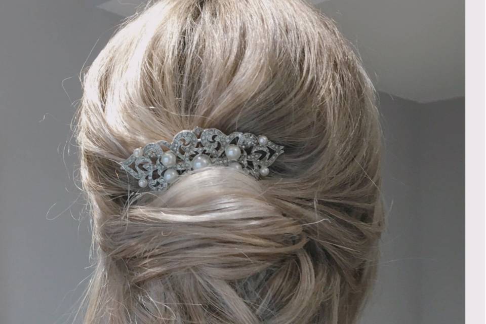 Relaxed up-do